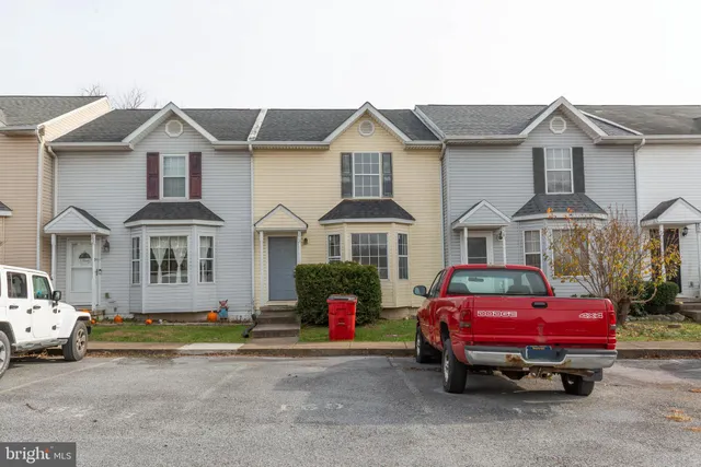 $1,695 | 160 Stadium Circle, Inwood, WV 25428
