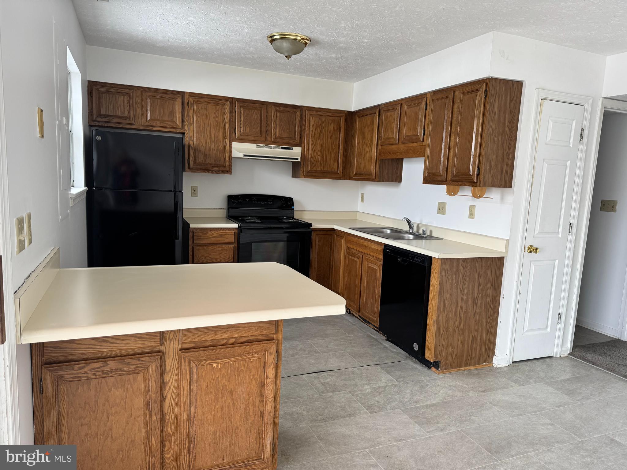 160 Stadium Circle Inwood, WV 25428 - Photo 7 of 29 a kitchen with stainless steel appliances a sink a stove a refrigerator a sink and cabinets