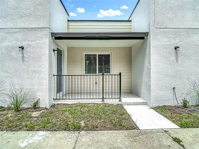 $2,299 | 401 East Boyer Street, Unit 2, Tarpon Springs, FL 34689