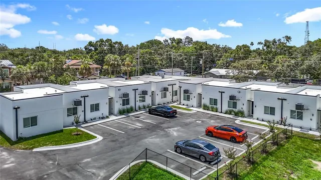 $2,299 | 401 East Boyer Street, Unit 2, Tarpon Springs, FL 34689