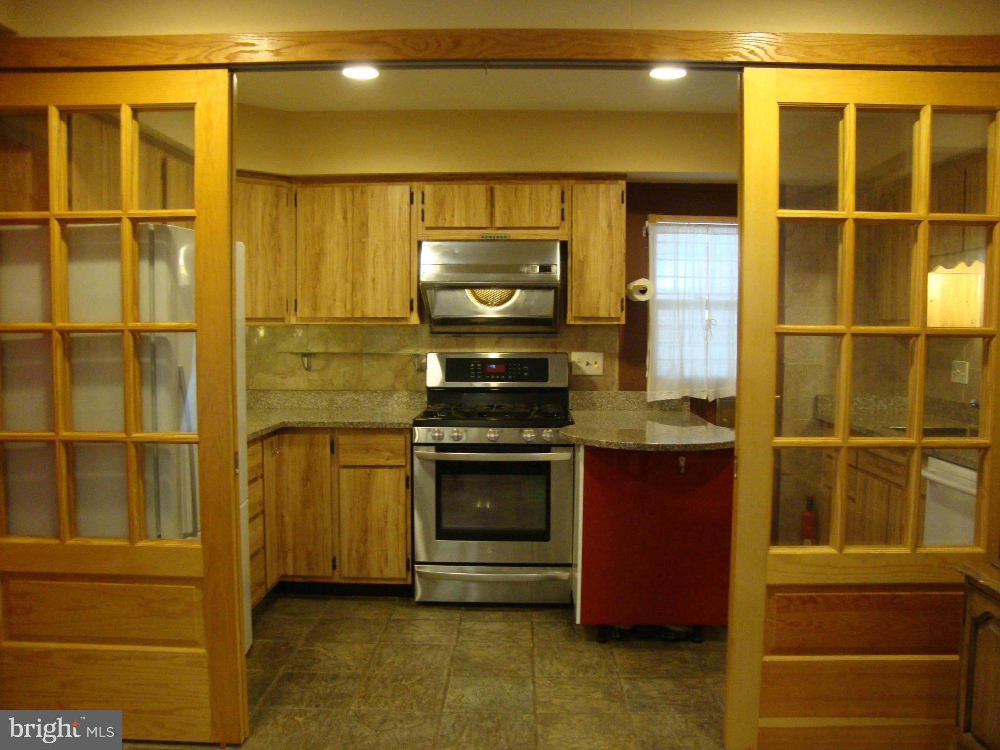 7310 Exmore Street Springfield, VA 22150 - Photo 8 of 25 Kitchen