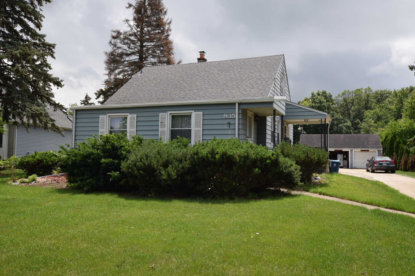 935 Schomer Road Aurora, IL 60505 - Photo 2 of 31