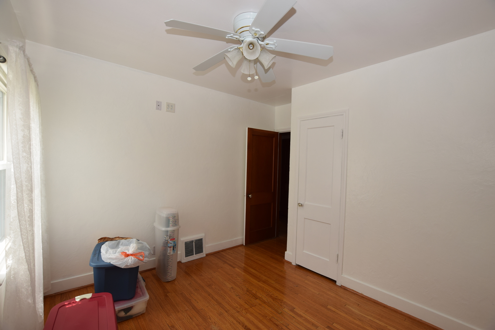 935 Schomer Road Aurora, IL 60505 - Photo 18 of 31
