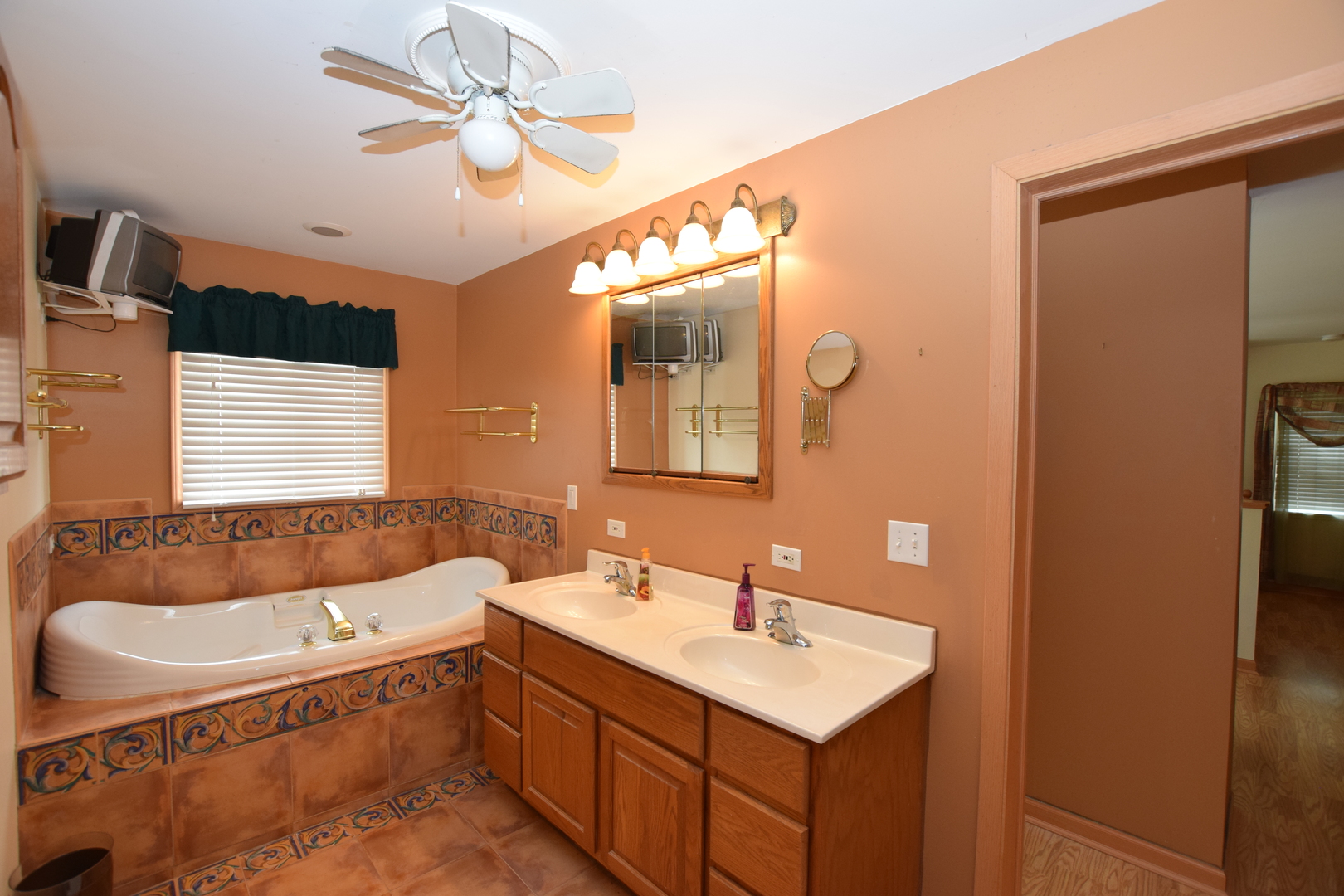 935 Schomer Road Aurora, IL 60505 - Photo 23 of 31