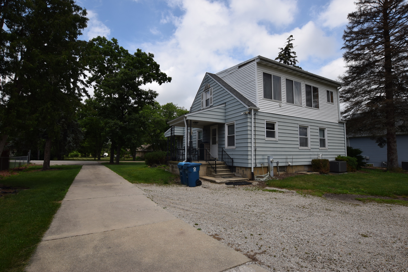 935 Schomer Road Aurora, IL 60505 - Photo 4 of 31