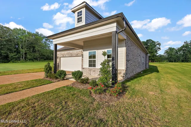 $330,900 | 6251 Clover Court, Walls, MS 38680
