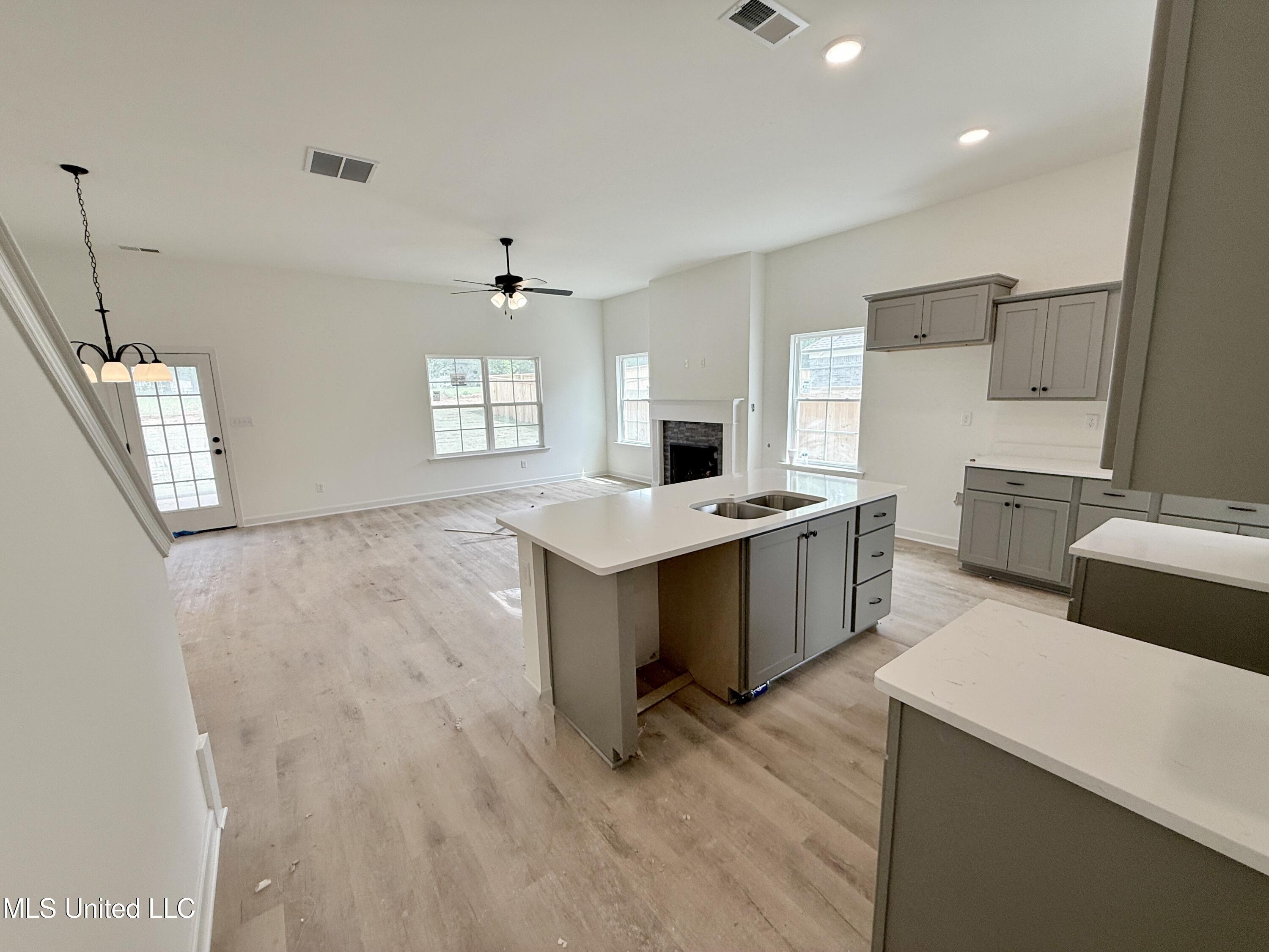 6251 Clover Court Walls, MS 38680 - Photo 5 of 29 Lambert