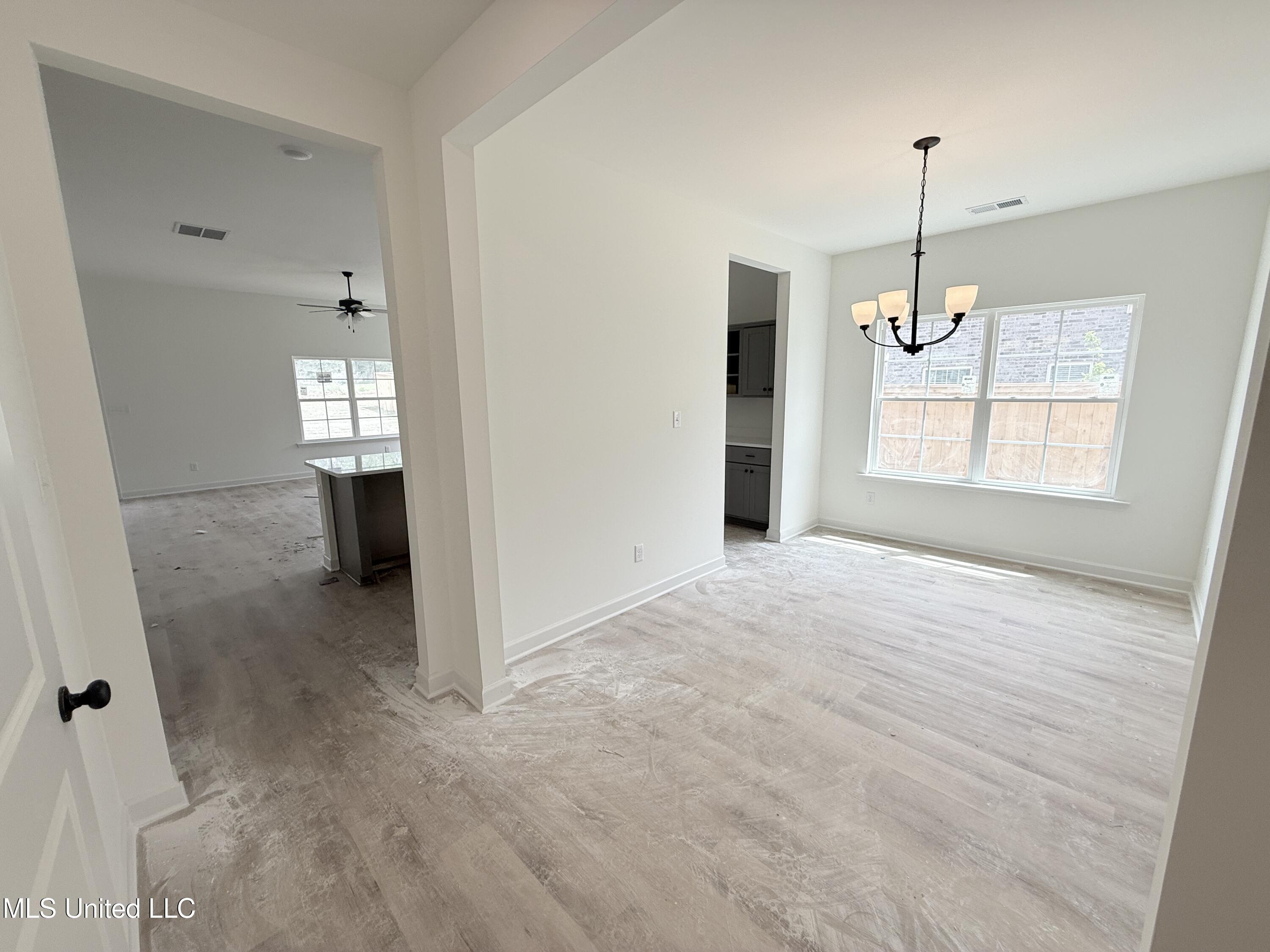 6251 Clover Court Walls, MS 38680 - Photo 10 of 29 Lambert