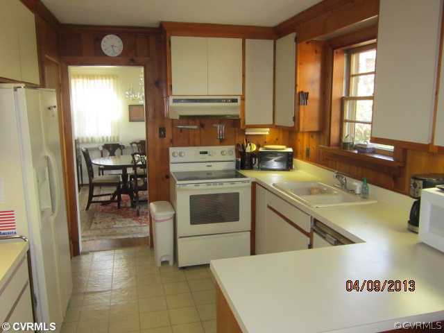 8714 River Road Henrico, VA 23229 - Photo 7 of 24 Kitchen