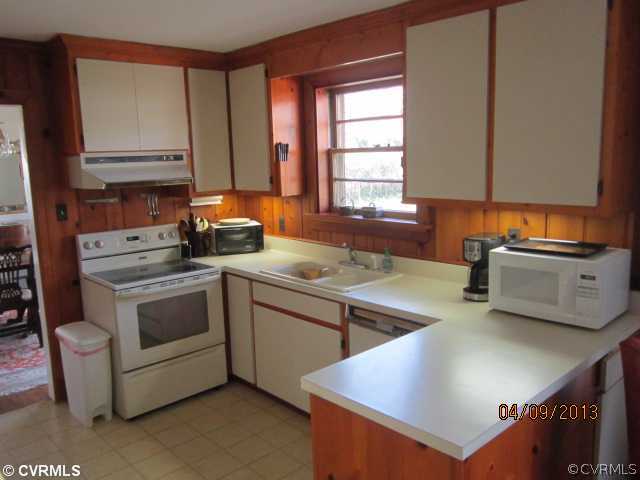8714 River Road Henrico, VA 23229 - Photo 8 of 24 Kitchen