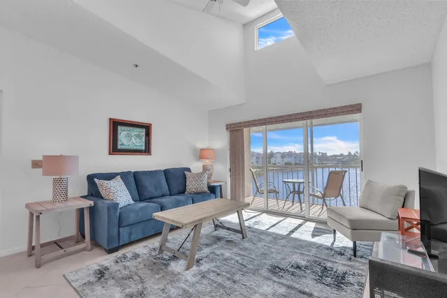 $3,200 | 4468 Northeast Ocean Boulevard, Unit F3, Jensen Beach, FL 34957