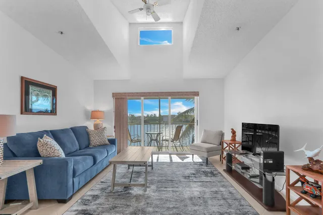 $3,200 | 4468 Northeast Ocean Boulevard, Unit F3, Jensen Beach, FL 34957