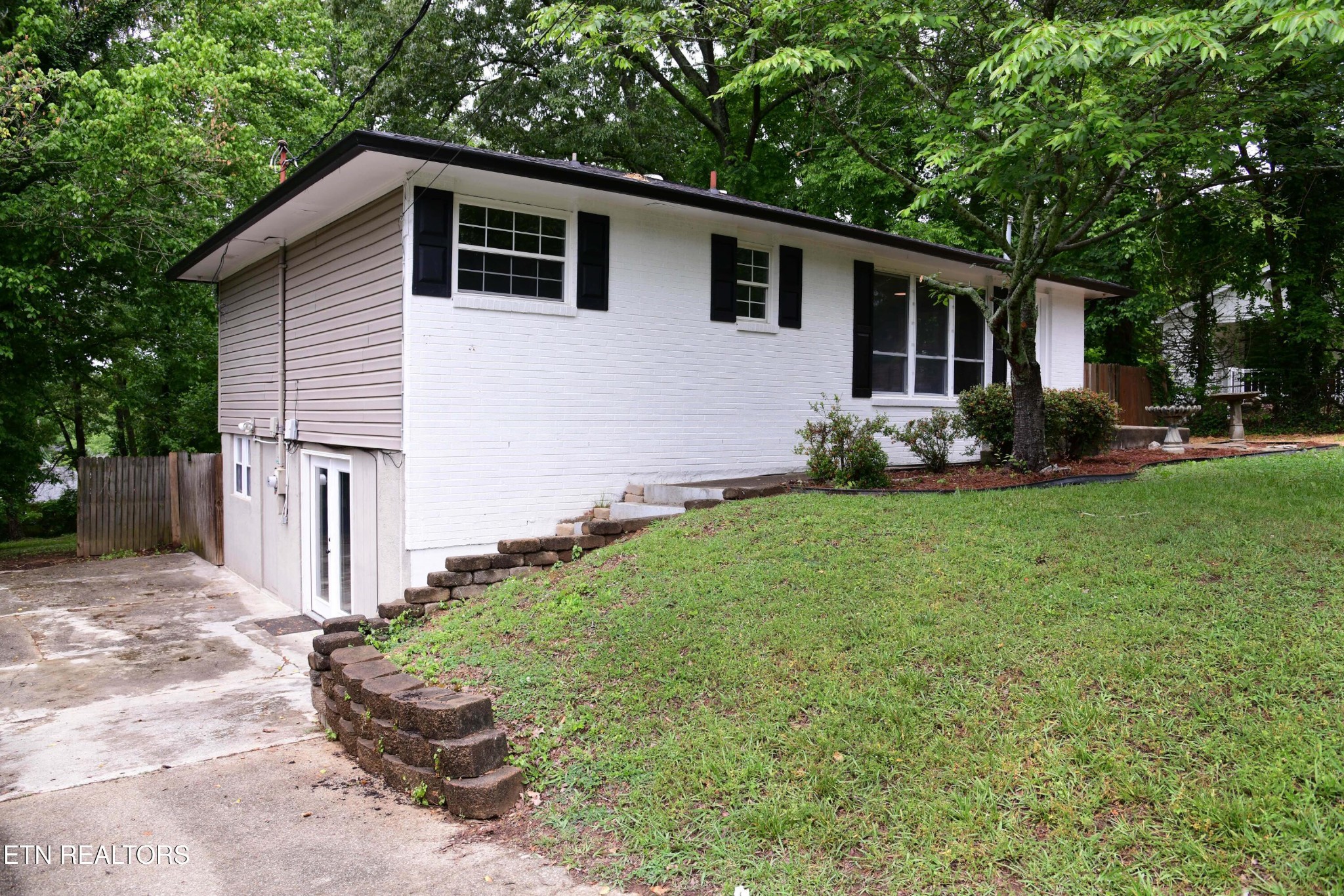 102 Henderson Lane Oak Ridge, TN 37830 - Photo 4 of 26 Gallery Image 4