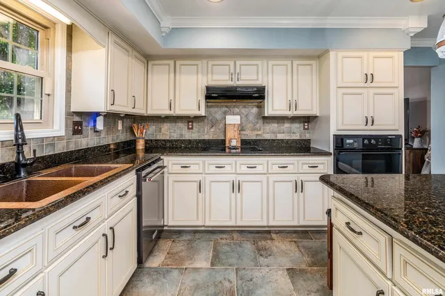 $695,000 | 2585 Dylan Drive, Marion, IL 62959