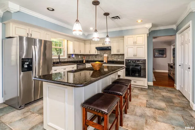 $695,000 | 2585 Dylan Drive, Marion, IL 62959