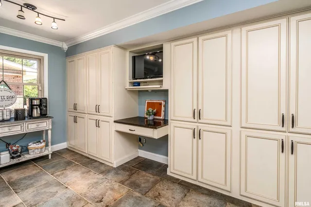 $695,000 | 2585 Dylan Drive, Marion, IL 62959