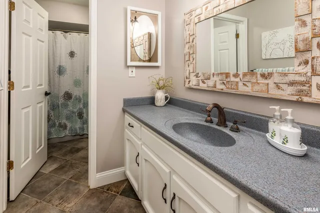 $695,000 | 2585 Dylan Drive, Marion, IL 62959