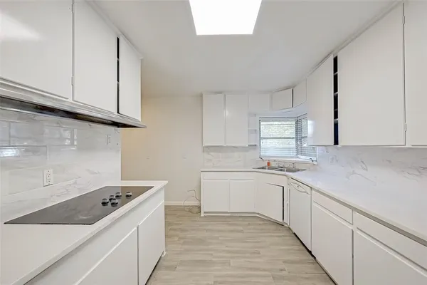 $3,200 | 2511 Maroneal Street, Houston, TX 77030