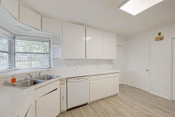 $3,200 | 2511 Maroneal Street, Houston, TX 77030