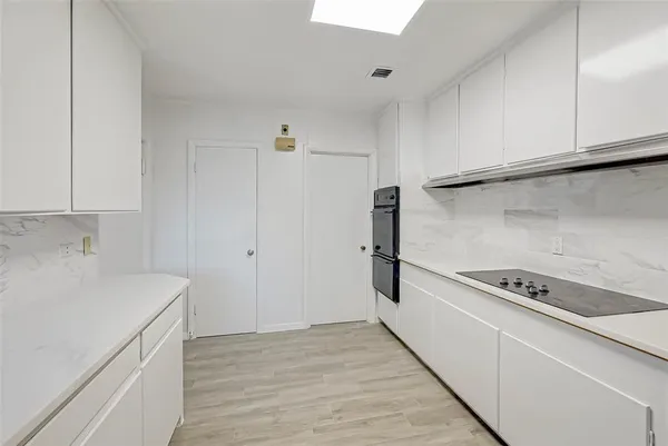 $3,200 | 2511 Maroneal Street, Houston, TX 77030