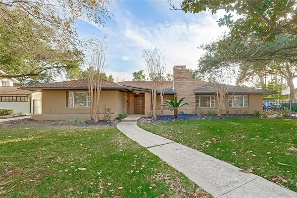 $3,200 | 2511 Maroneal Street, Houston, TX 77030