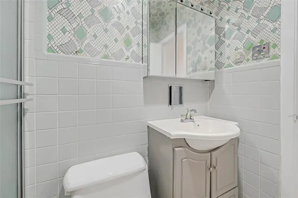 $3,200 | 2511 Maroneal Street, Houston, TX 77030