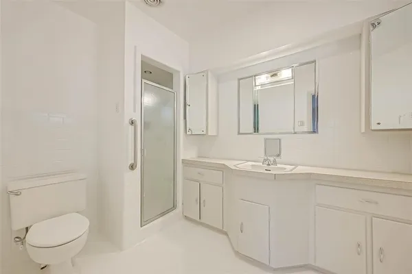 $3,200 | 2511 Maroneal Street, Houston, TX 77030