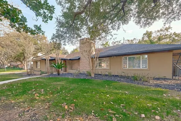 $3,200 | 2511 Maroneal Street, Houston, TX 77030