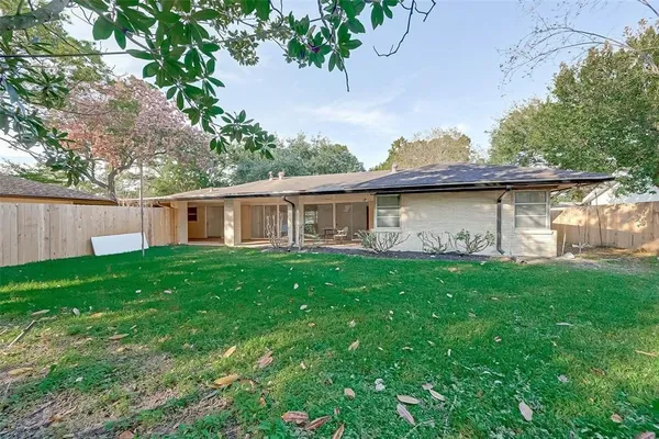 $3,200 | 2511 Maroneal Street, Houston, TX 77030