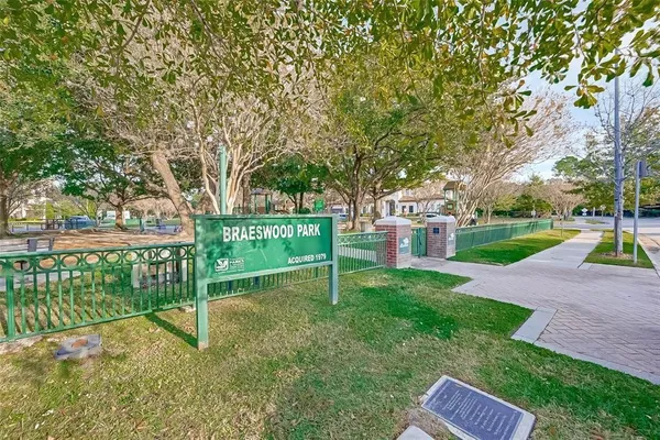 $3,200 | 2511 Maroneal Street, Houston, TX 77030