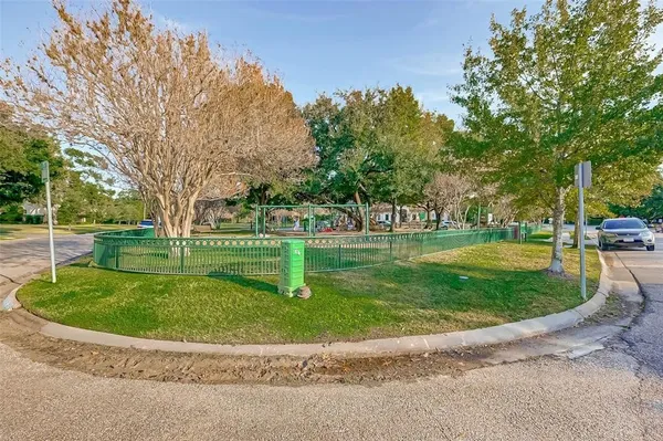 $3,200 | 2511 Maroneal Street, Houston, TX 77030