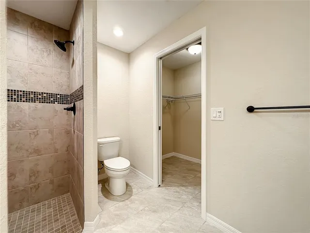 a bathroom with a toilet and a shower