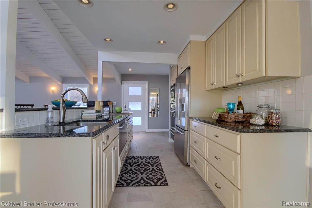 18260 Hannan Road New Boston, MI 48164 - Photo 8 of 30 Kitchen_3rd_View.jpg