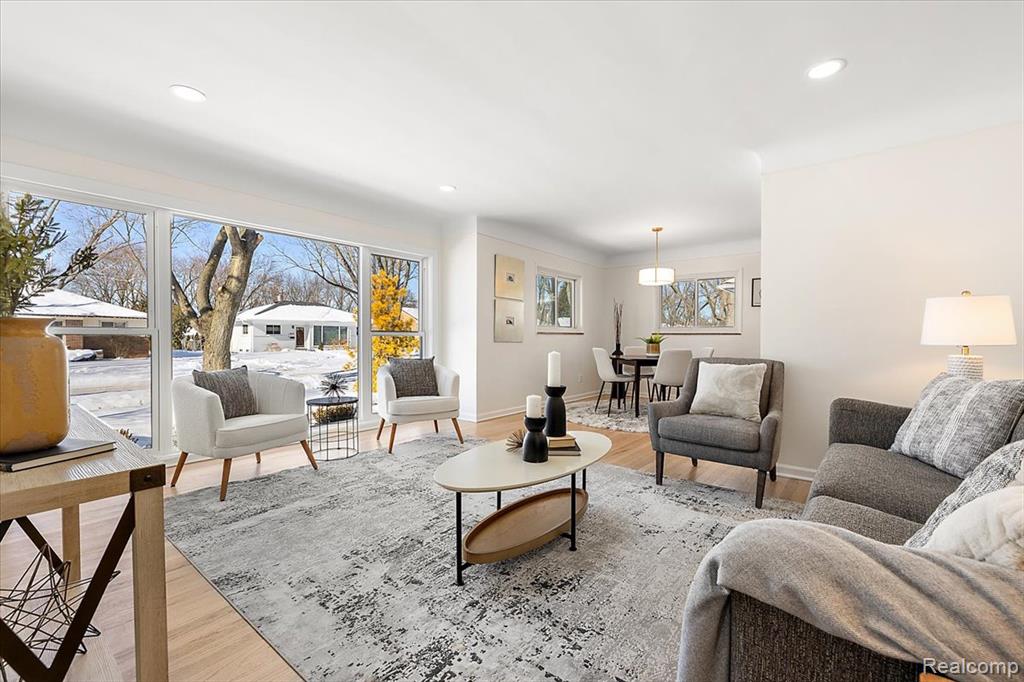 31060 East Rutland Street Beverly Hills, MI 48025 - Photo 8 of 37
