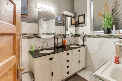 $650,000 | 4507 South Michigan Avenue, Chicago, IL 60653