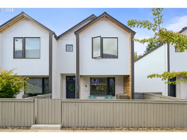 a view of house and outdoor space