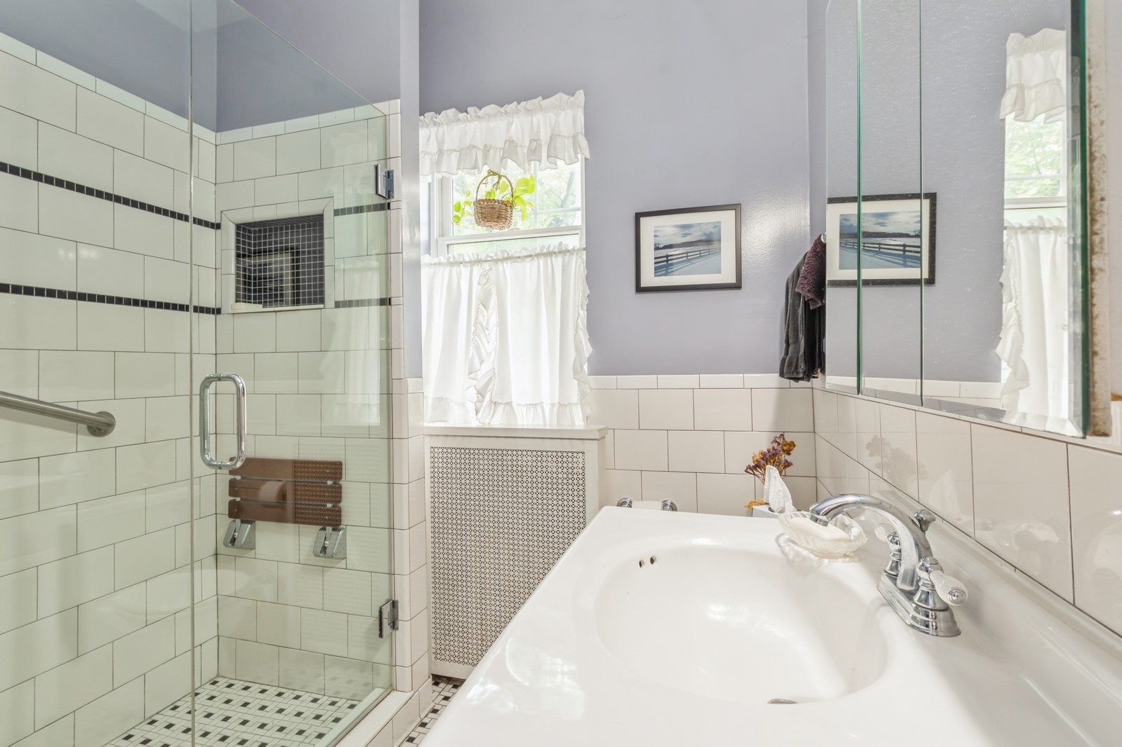 3122 North Sheridan Road, Unit 1B Chicago, IL 60657 - Photo 11 of 16 a bathroom with a sink and a bathtub