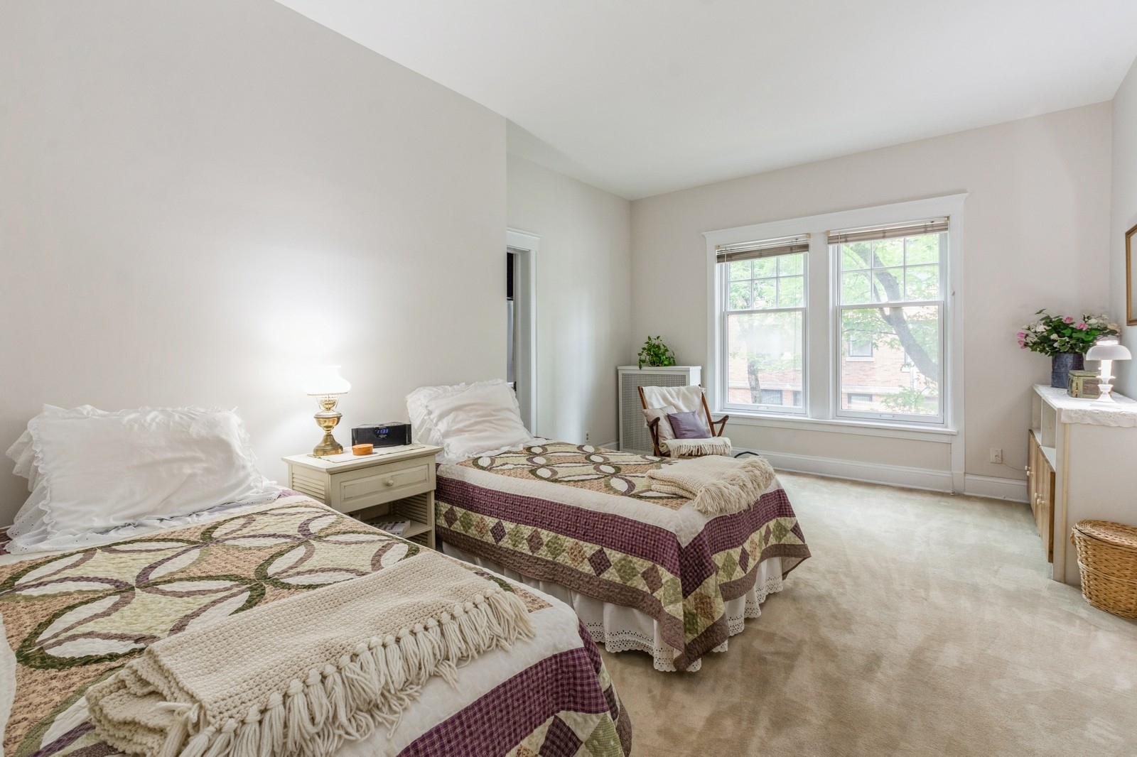 3122 North Sheridan Road, Unit 1B Chicago, IL 60657 - Photo 12 of 16 a bedroom with two beds and a window