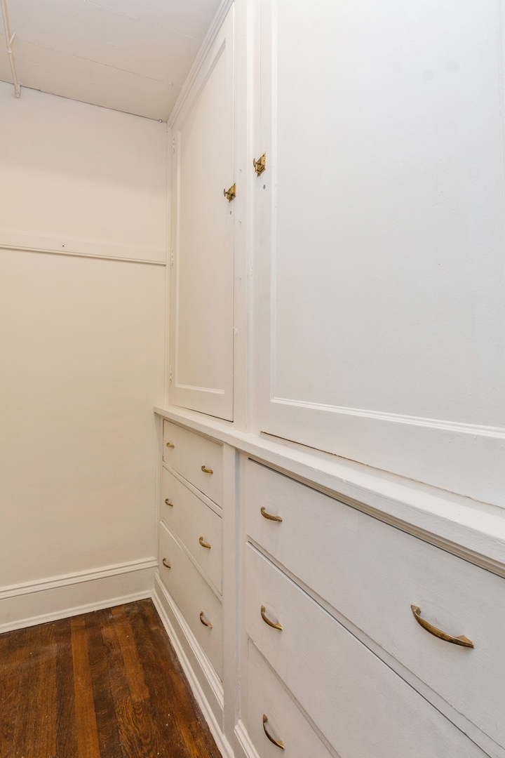 3122 North Sheridan Road, Unit 1B Chicago, IL 60657 - Photo 15 of 16 a view of a closet