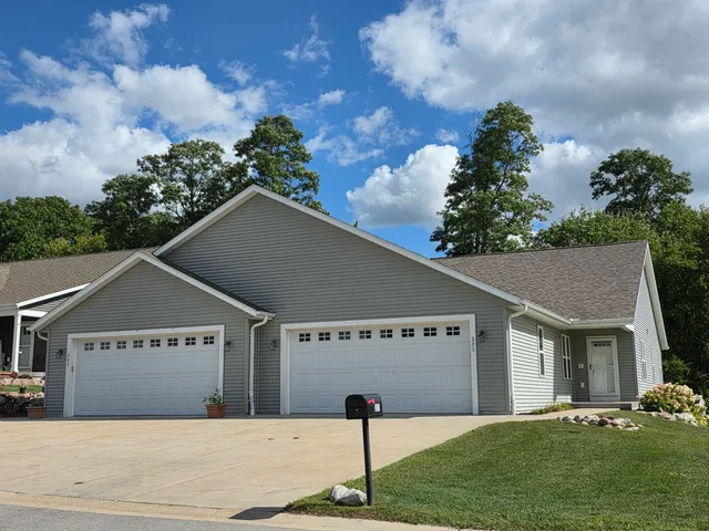 $359,500 | 301 Creekside Court, Watertown, WI 53098