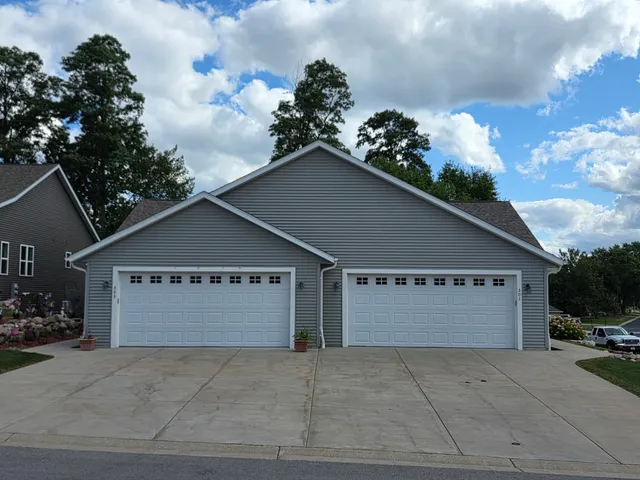 $359,500 | 301 Creekside Court, Watertown, WI 53098