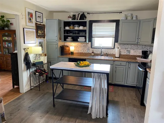 $299,900 | 321 School House Road, Paradise, TX 76073