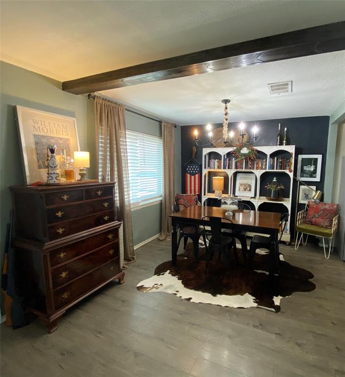 321 School House Road Paradise, TX 76073 - Photo 4 of 18 a room with furniture