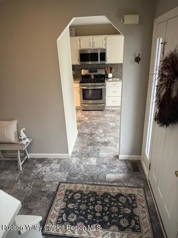 $465,000 | 52 The Hills, Port Ewen, NY 12466