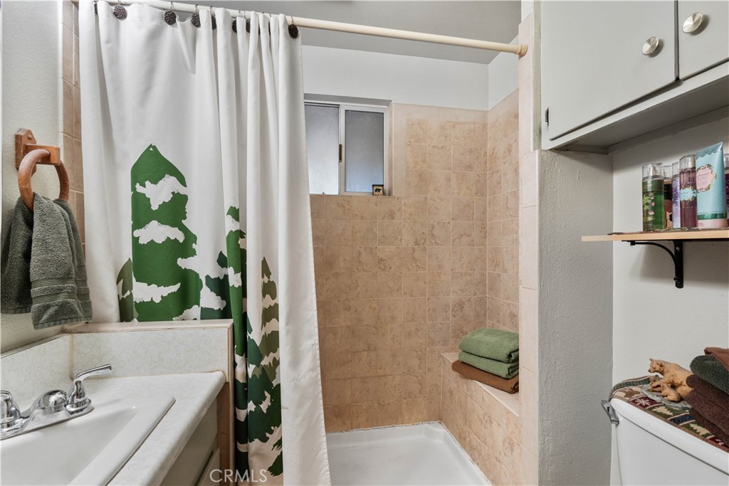 1130 Robin Road Wrightwood, CA 92397 - Photo 18 of 34 a bath room with a sink and a bath tub