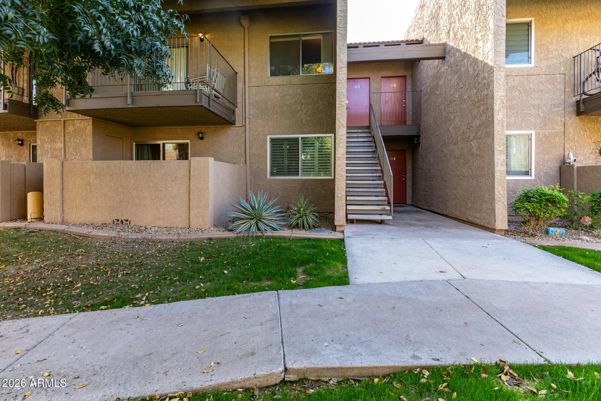 5525 East Thomas Road, Unit H7 Phoenix, AZ 85018 - Photo 1 of 27 a front view of a house with garden