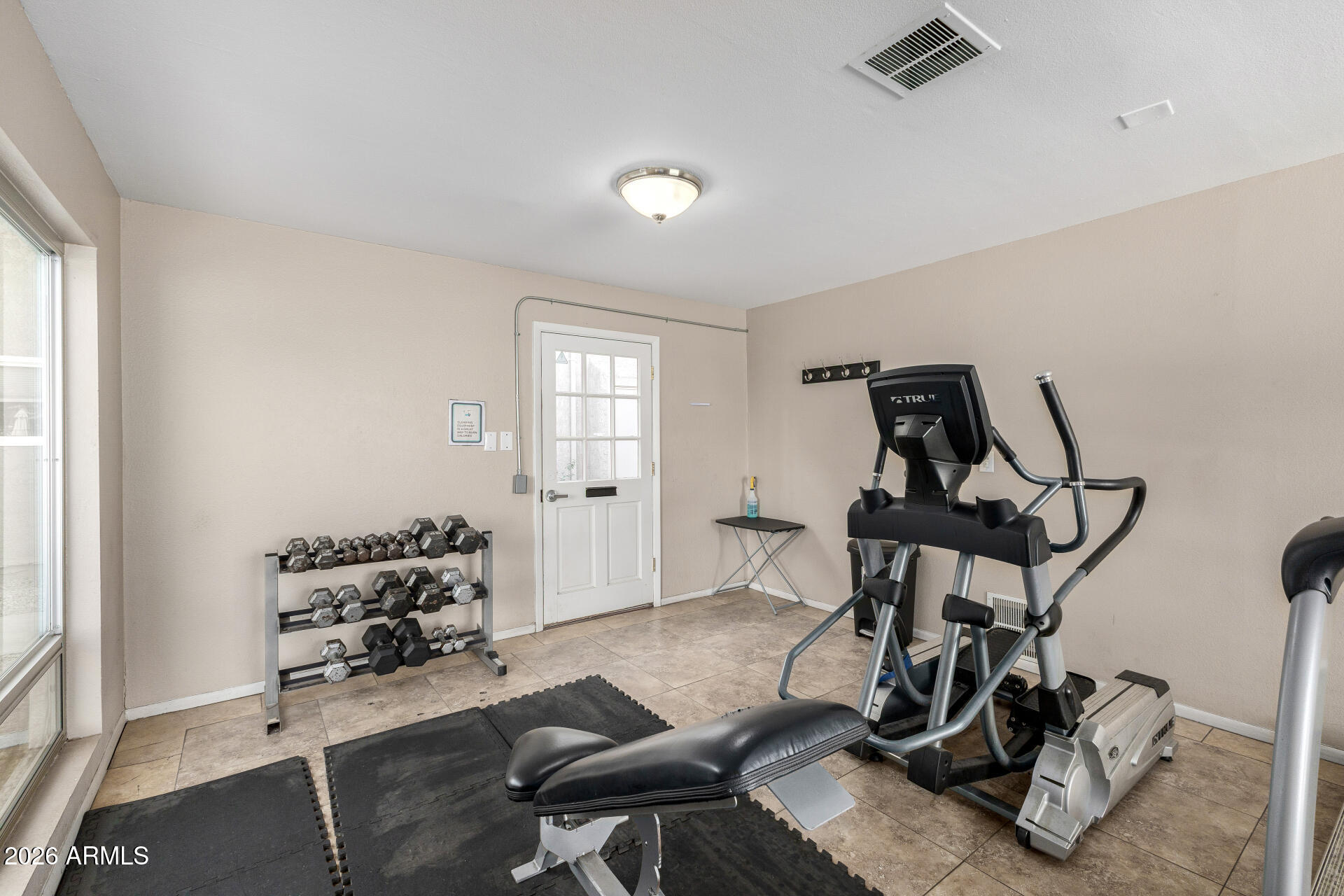 5525 East Thomas Road, Unit H7 Phoenix, AZ 85018 - Photo 25 of 27 a view of a room with gym equipment