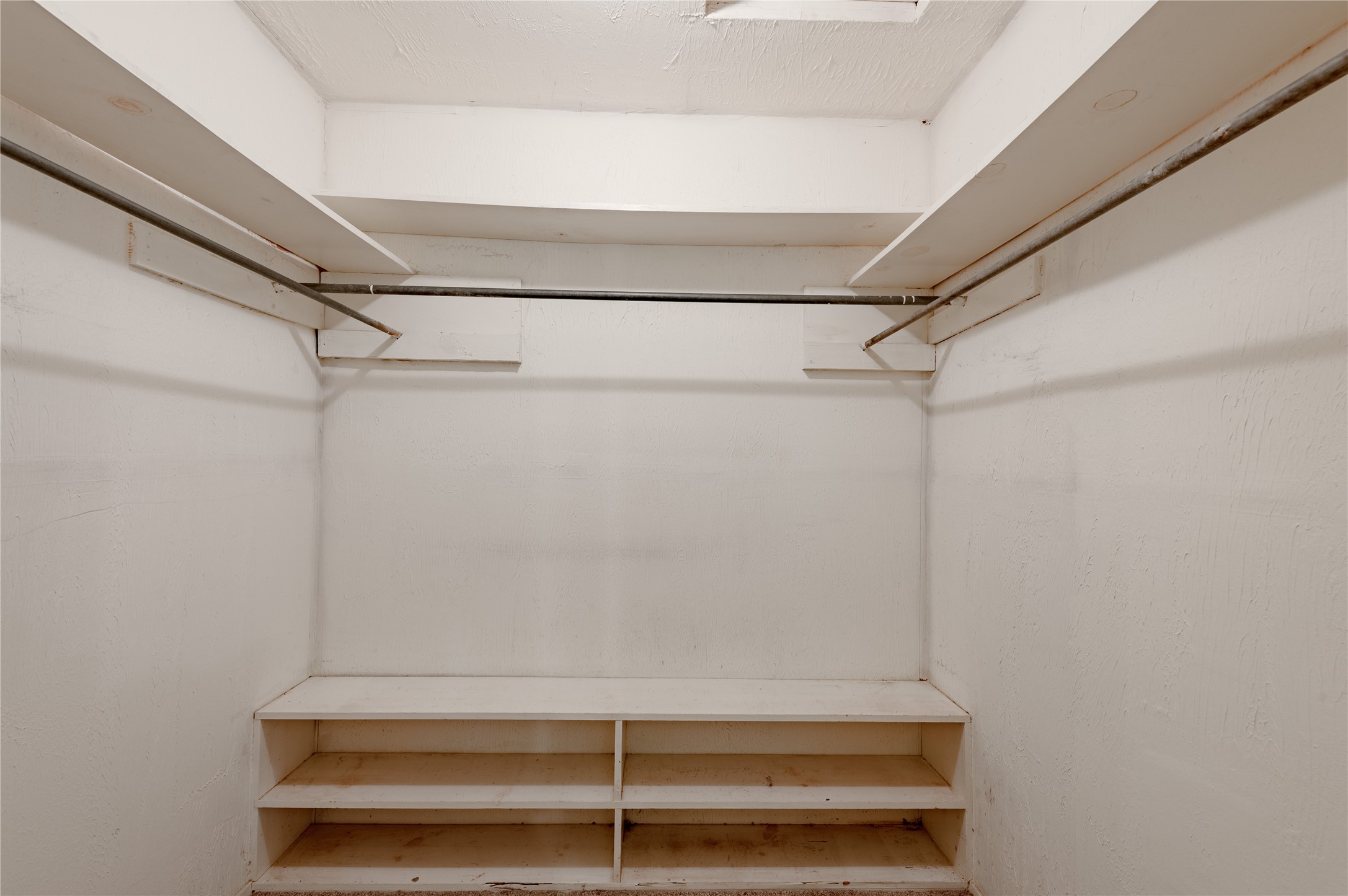 118 Pine Ridge Lane Huntsville, TX 77340 - Photo 22 of 36 Primary Closet