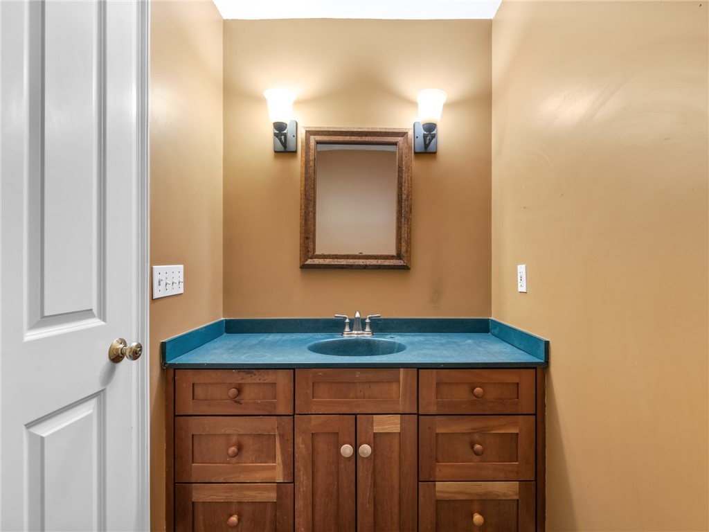 44 Azalea Avenue Exeter, RI 02822 - Photo 20 of 38 First floor half bath