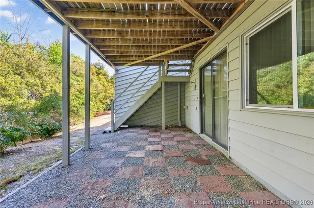 a view of entryway with a front door